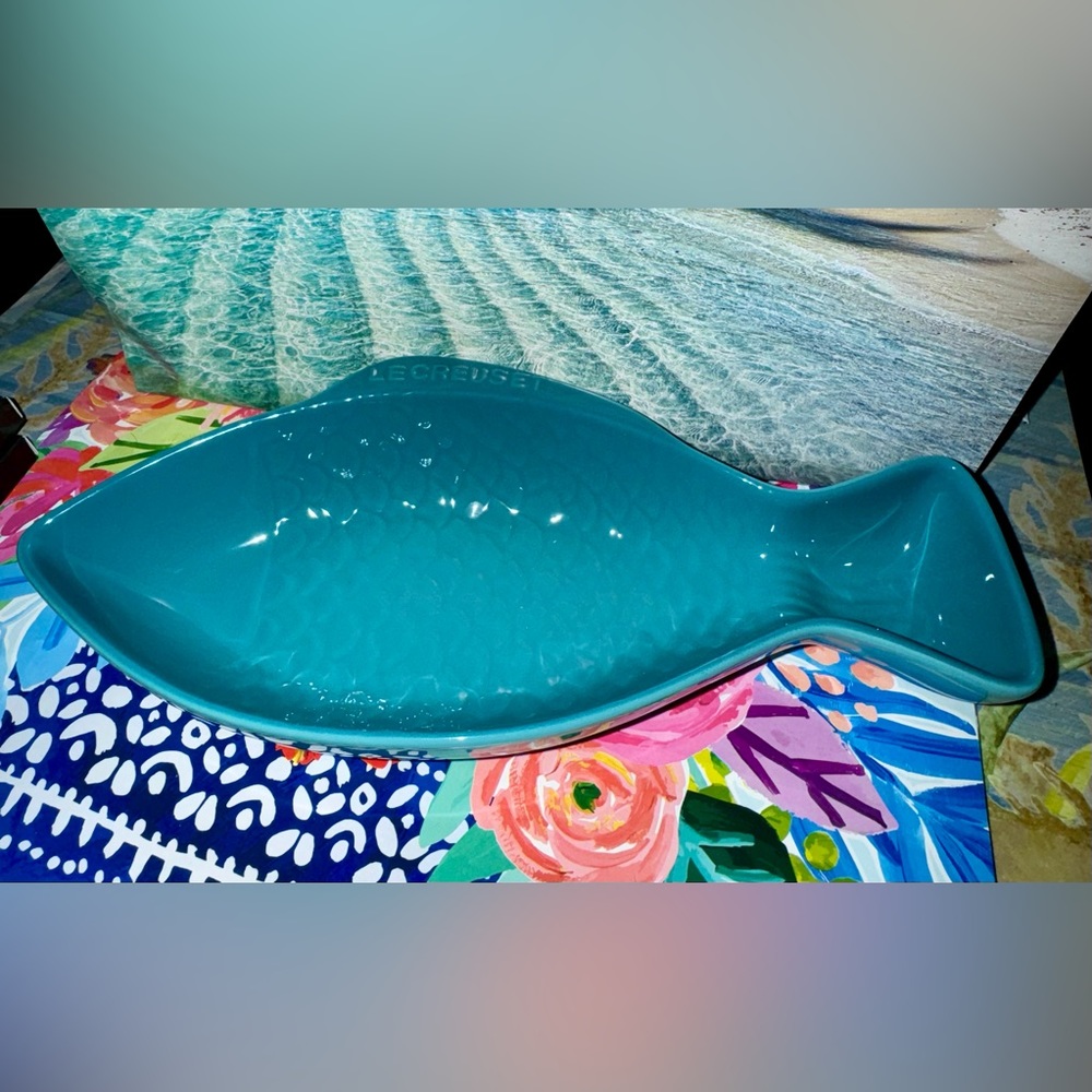 NWT NIB Le Creuset Caribbean Blue Medium Ceramic Stoneware Fish 🐠 Dish 10.5” - Picture 10 of 10